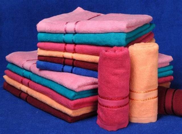 Полотенцем разбор. Халаты и полотенца из махры. Полотенце плед 70-140. Изделия из махры мембранной. BOLANGDE полотенца однотонные.